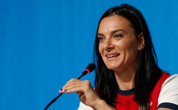 Елена Исинбаева выразила признательность Александру Карелину за поддержку в период критики