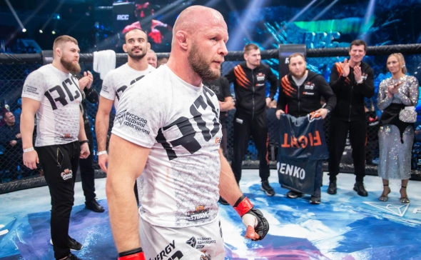 Успешный дебют: экс-чемпион Bellator Александр Шлеменко «задушил» соперника на турнире АСА