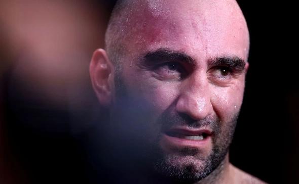 Мурат Гассиев стал полноценным чемпионом мира по версии WBA после отказа Александра Усика от пояса