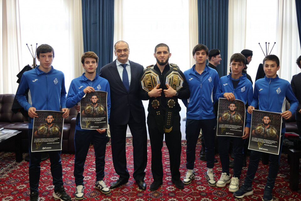 Доходы Ислама Махачева за карьеру в UFC: от минимальных гонораров до десятков миллионов
