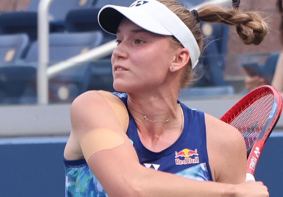 Елена Рыбакина прокомментировала травму и упущенное лидерство в рейтинге WTA