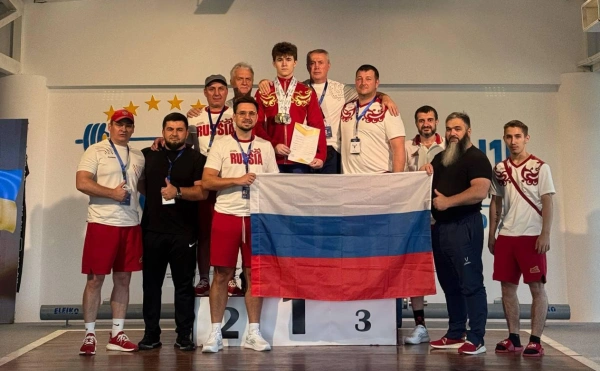 Демарш украинского тяжелоатлета на юношеском чемпионате Европы