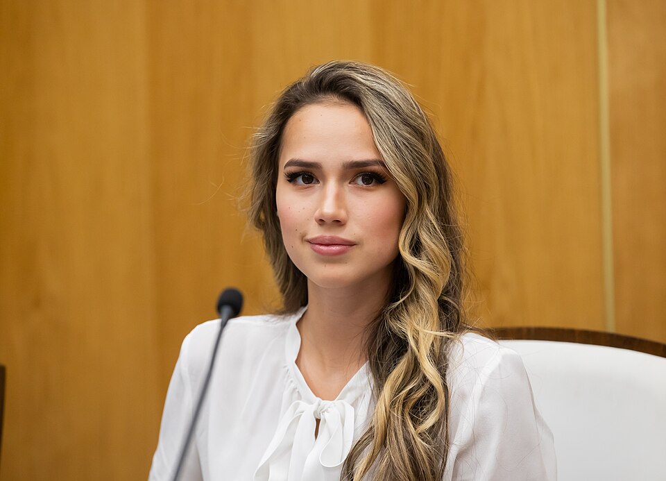 «Колоссальное чувство гордости»: Алина Загитова расплакалась перед открытием школы фигурного катания в Казани