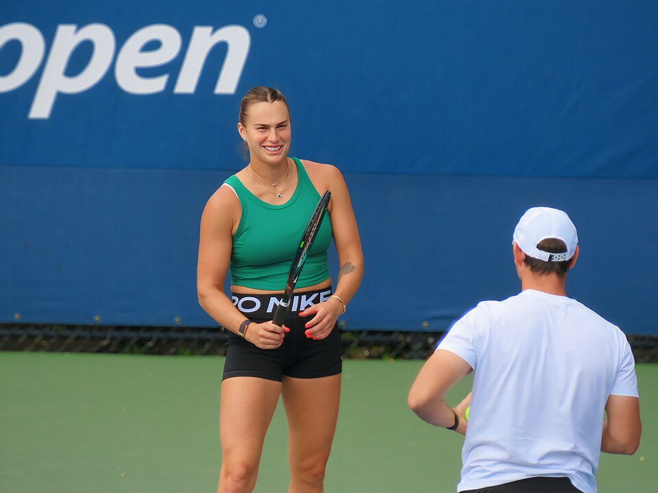 Жара, дорогие билеты и запах каннабиса: что омрачает US Open-2026