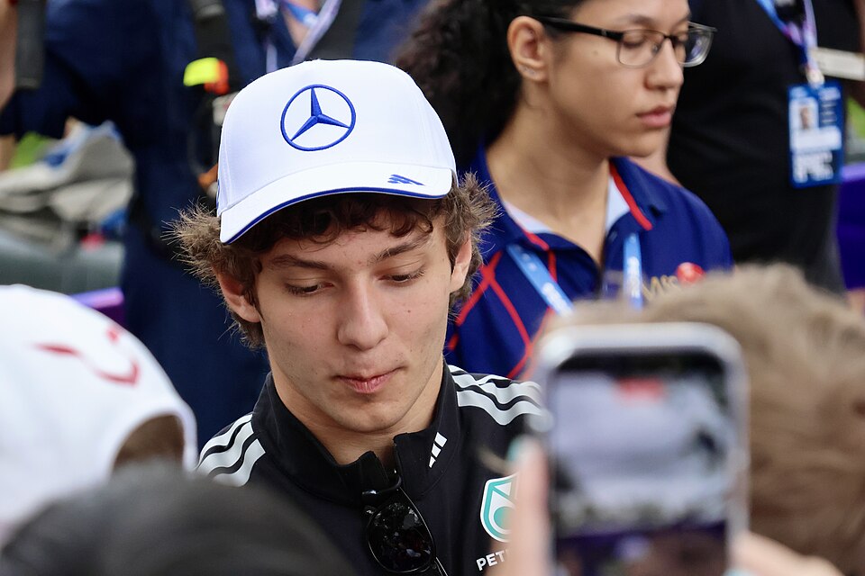 20-летний Антонелли выиграл первый Гран-при Испании в Мадриде