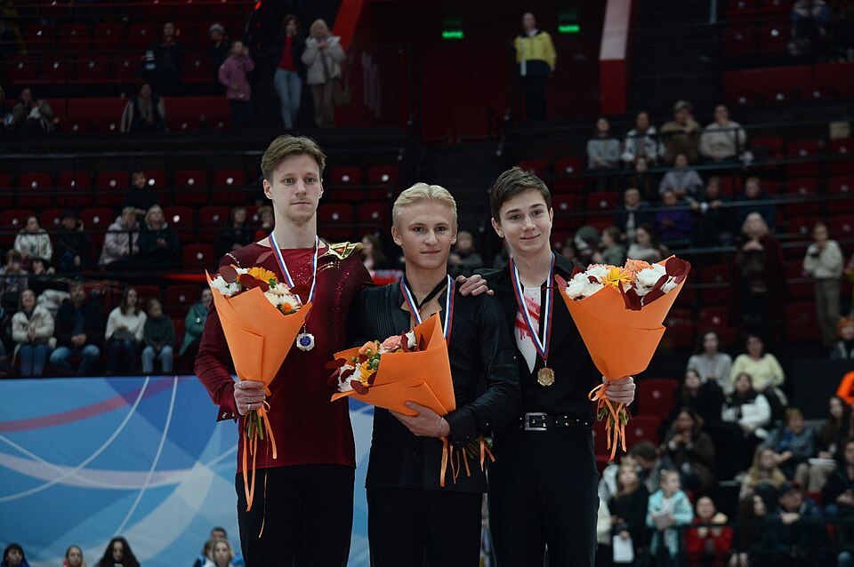 Матвей Ветлугин идет вторым после короткой программы на Lombardia Trophy