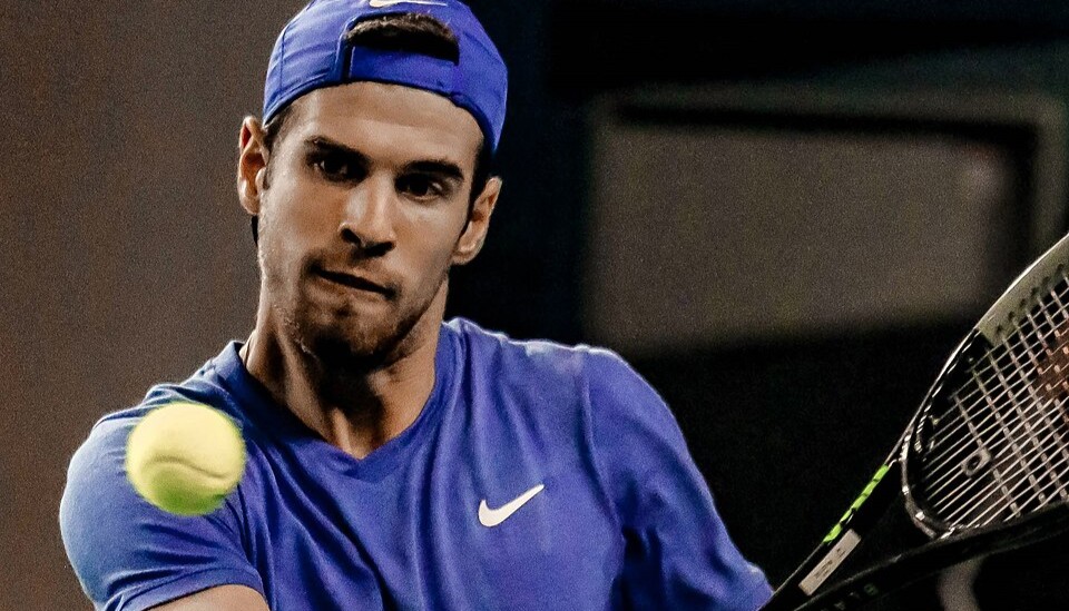 Карен Хачанов вышел в четвертьфинал турнира ATP в Алма-Ате, отыграв пять матчболов