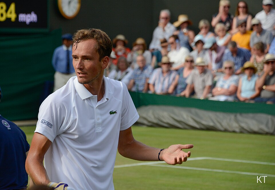 Даниил Медведев уверенно вышел в полуфинал турнира ATP в Алма-Ате